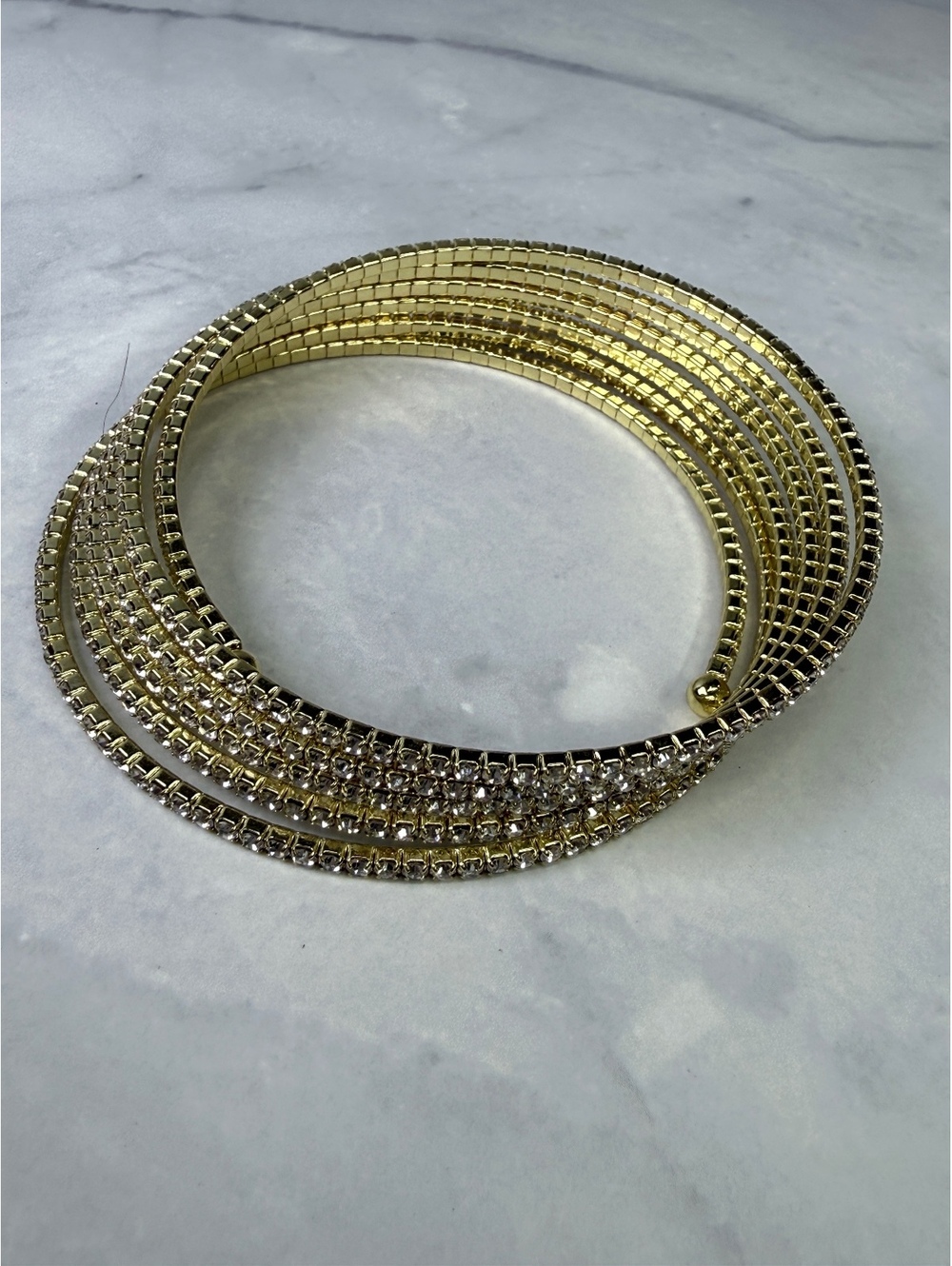 ๐จ3 for $15๐จ Gold tone mesh rhinestone bracelet